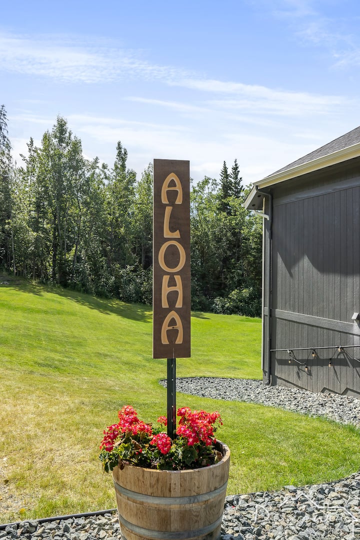 ALOHA Eagle River with Hot Tub