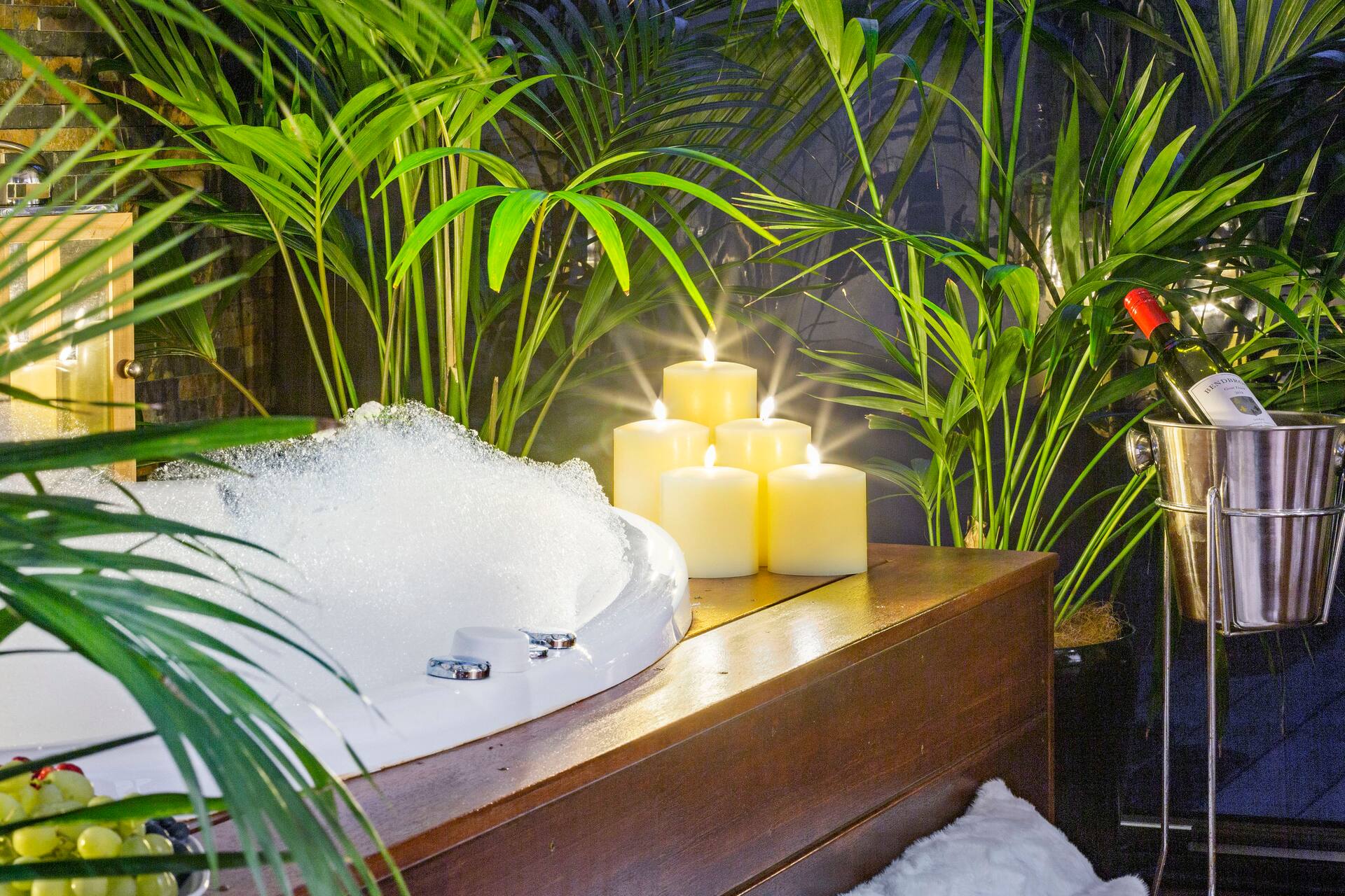 Indulge Couples Private Retreat Double Spa & Fire