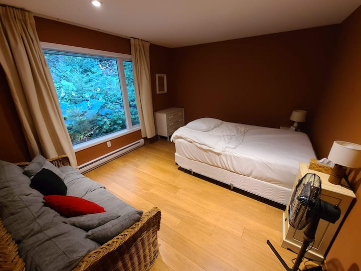 Teine magamistuba laia kaheinimesevoodiga.