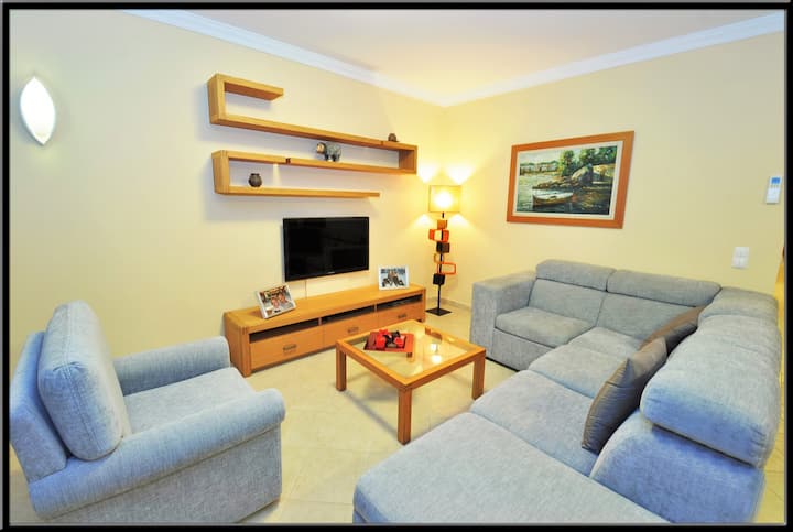 Exclusive Beachfront Apartment - Armação de Pêra