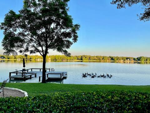 Water's Edge - A Relaxing Lakeside Retreat