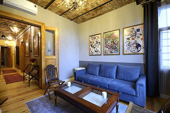 Designer 3BR/2BA/ACTerrace w/ Iconic Istanbul View gallery image 2