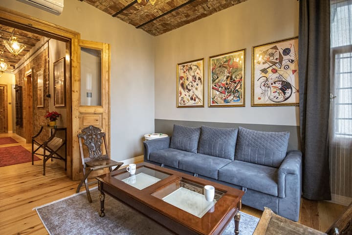 Designer 3BR/2BA/ACTerrace w/ Iconic Istanbul View