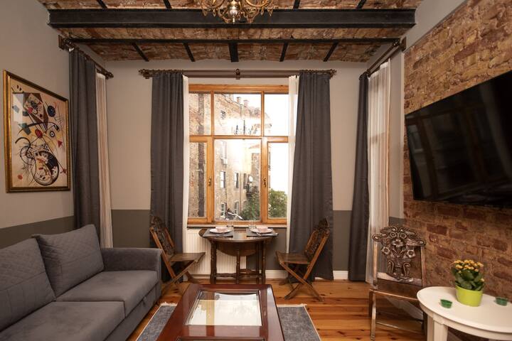 Designer 3BR/2BA/ACTerrace w/ Iconic Istanbul View gallery image 4