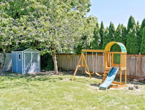 Family 4BR Bothell | Fenced Yard | Near Wineries