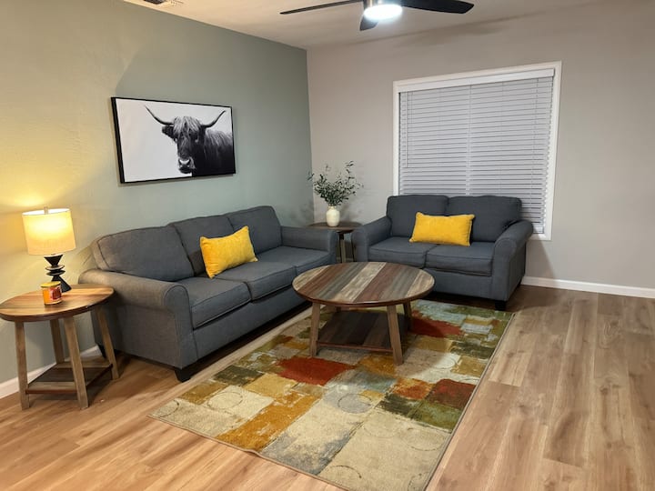 Lovely Fully Remodeled 2br Home - Sacramento, CA
