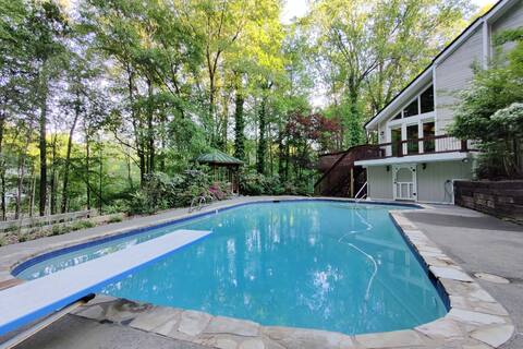 Private Cabin Retreat | Sauna & Pool - 6 Bedrooms