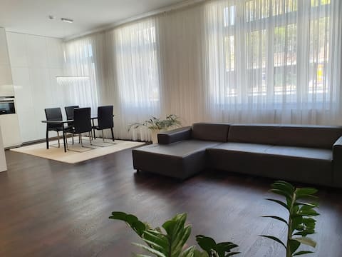 Popular Airbnb listing: Apartment overlooking the Hundertwasser House in Landstraße