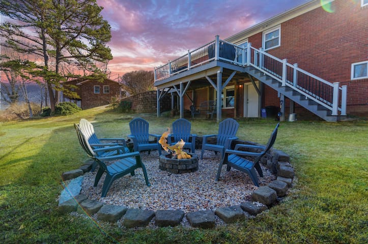 Warm Family Friendly Home – Mins to Downtown AVL