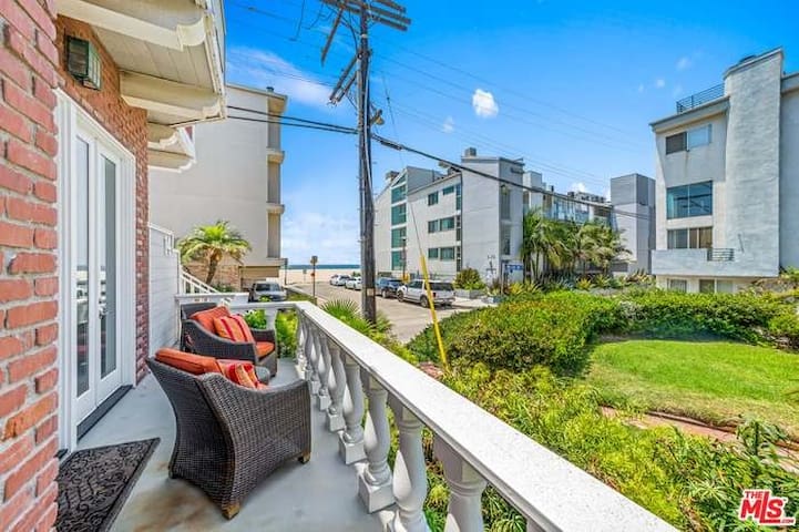 Beach House, 50 feet from the sand, 3 br/3ba