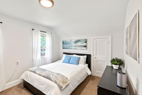 Cozy & Clean 1-BR Apt~Quiet Neighborhood~Workspace