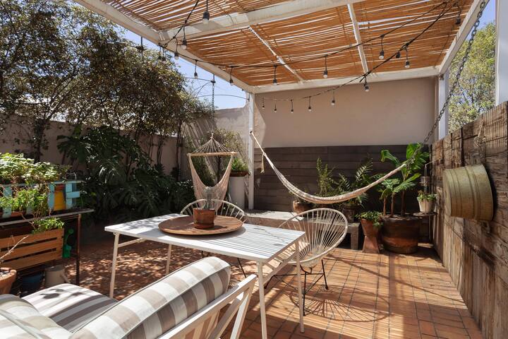 Sunny and leafy terrace, 2-level Apartment, 3 beds