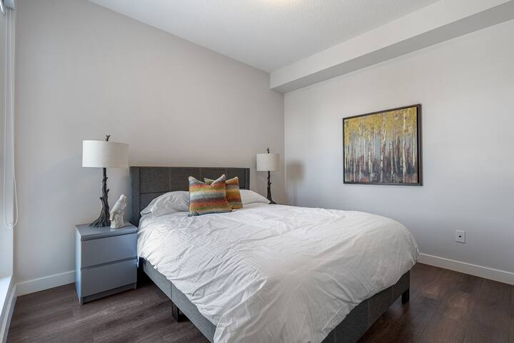 Bedroom 1 - How nice it is to sleep in this huge and comfy bed.