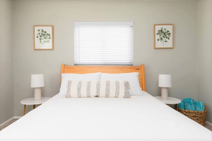 Основна спалня със самостоятелна баня