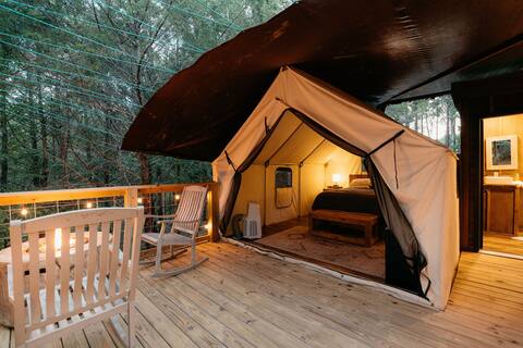 Treehouse Branson, MO Cozy Glamping Site