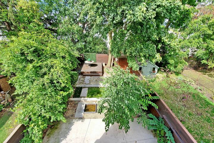 MODERN MASTERPIECE! Designers own home gallery image 2