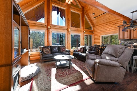 LogCabin Getaway: WIFI, GameRoom, Firepit, pets OK