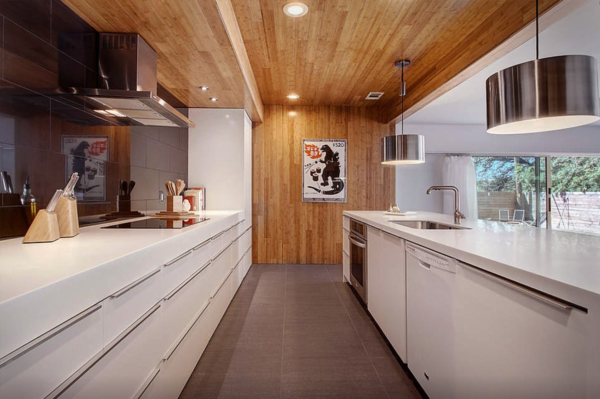Wow, Glass-Walled Design Bungalow near University of Texas