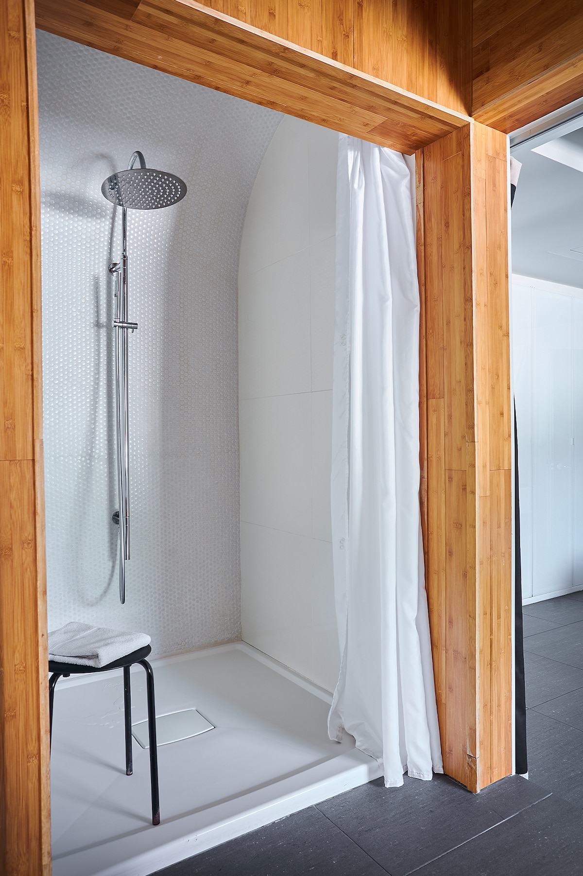 Wow, Glass-Walled Design Bungalow near University of Texas