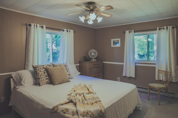 Chumba cha kulala cha Master - Kitanda cha ukubwa wa King