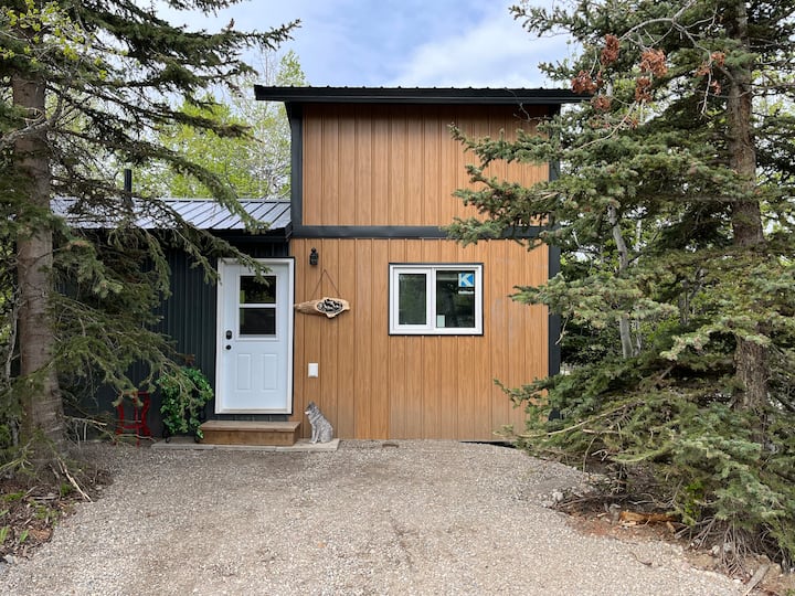 Payne Lake Wilderness Huts Wolf's Lair Tiny houses for Rent in