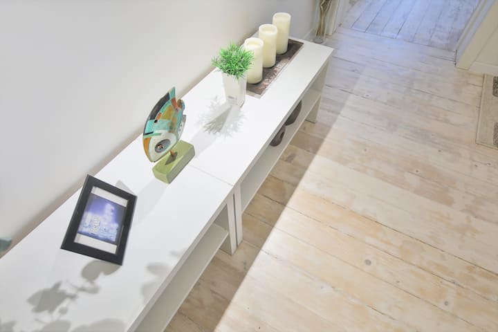 Han Krum Two Bedroom Modern Designer Sofia Center - Sofía