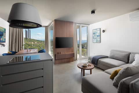 Top Airbnb: Luxury 2-bedroom apartment with sea view in Grad Labin
