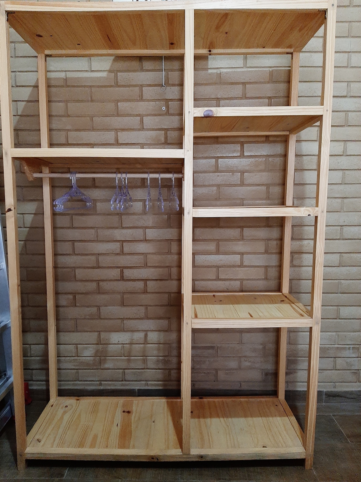 ダブルベッドルームクローゼットの写真