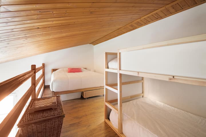 Ანტრესოლიანი ოთახი მთავარი ოთახიდან