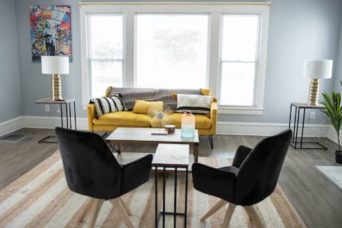 Top Airbnb: Stunning 6 Bedroom/ 3.5 bath entire home rental in Glenville
