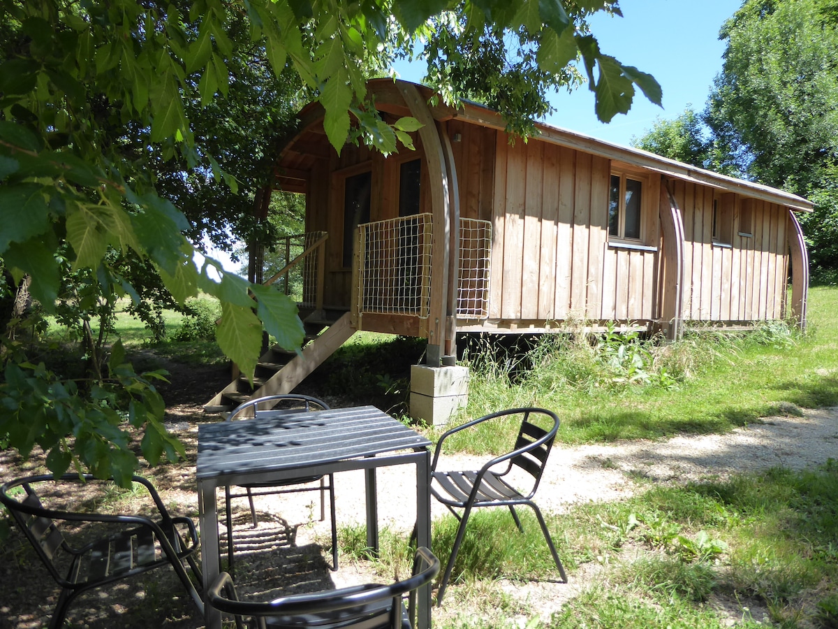 La cabane de la hulotte — Cabane avec spa au Château de Charnizay à Château de Charnizay — vue depuis la terrasse