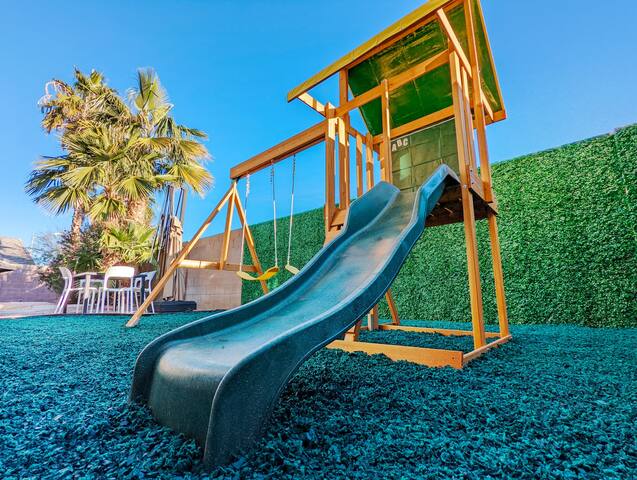 5 BDR, Pool heated*, BBQ, Playground, Games gallery image 4