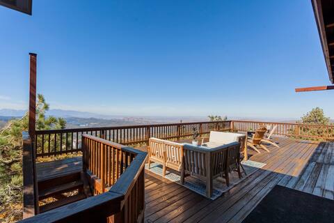 Palatial Mtn & Sunset Views Secluded Luxury Chalet