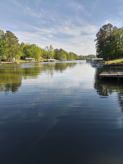 Beard Bungalow: Lakefront Home on Lake Greenwood