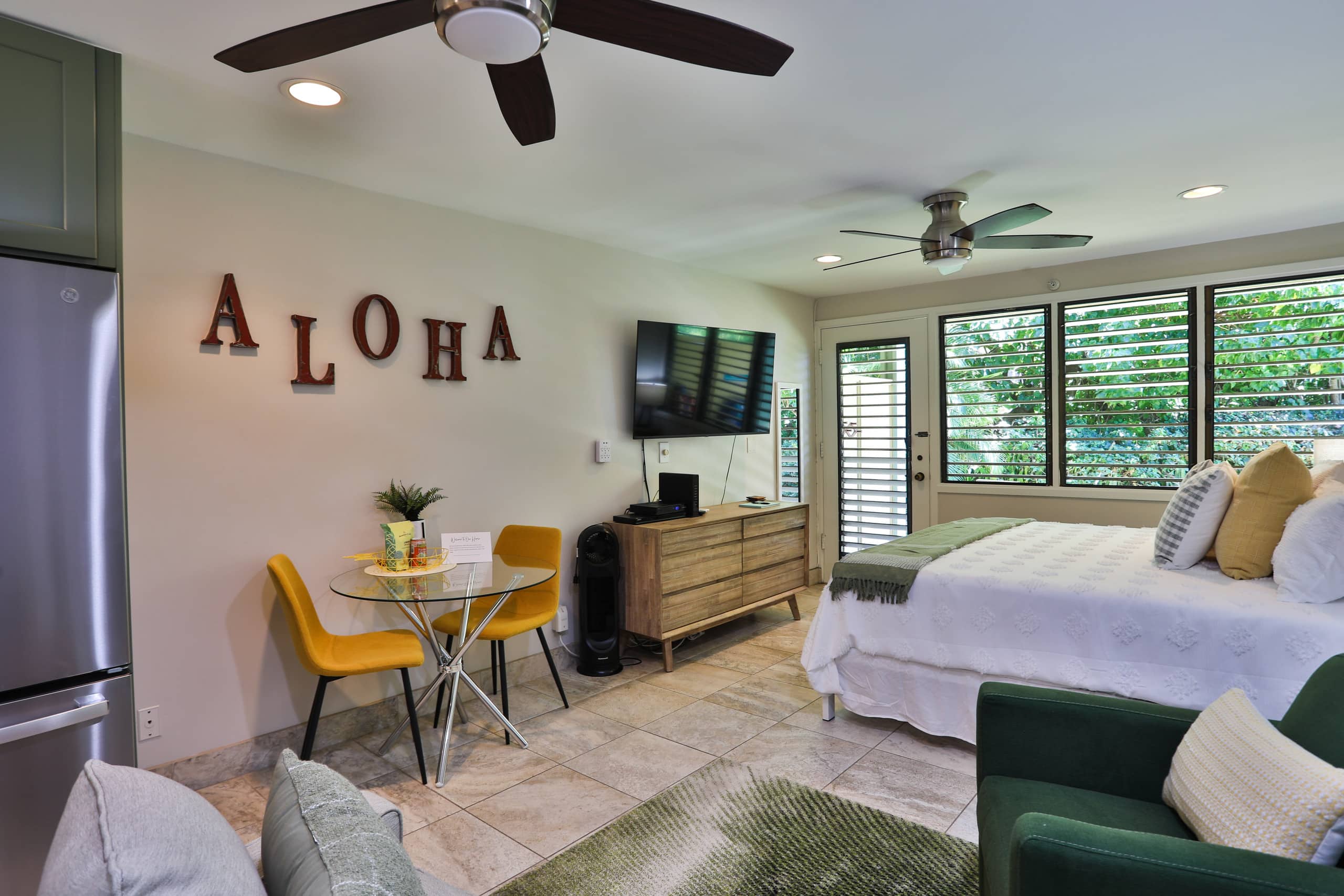 Condo in Lahaina · ★5.0 · Studio · 1 bed · 1 bath - Image 1