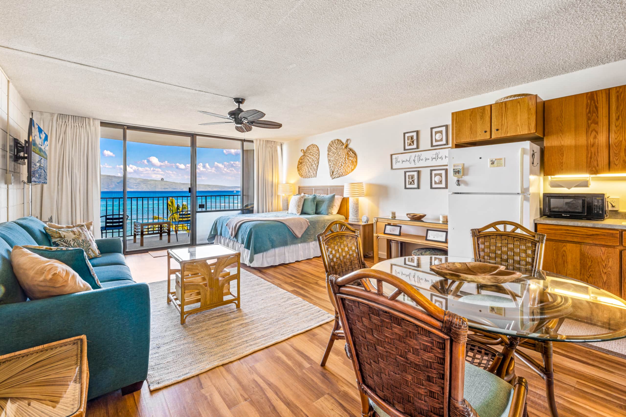 Condo in Lahaina · ★4.87 · Studio · 2 beds · 1 private bath - Image 2