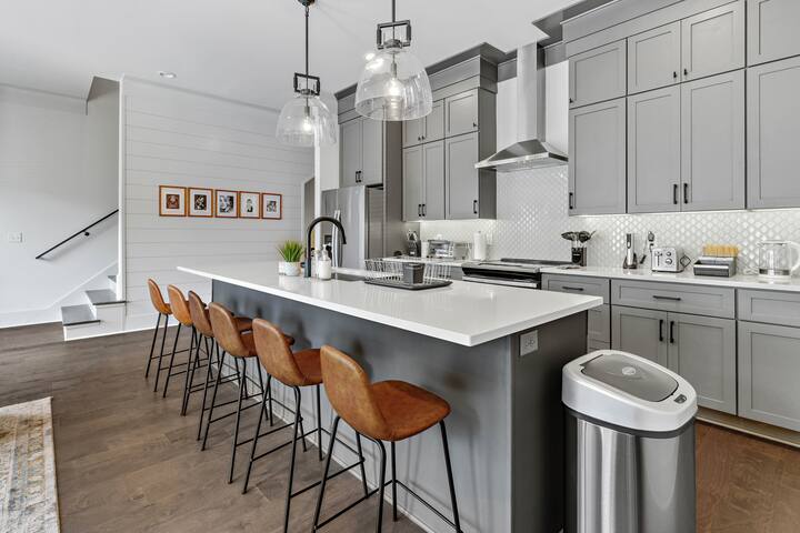 *SLEEPS 24* Keep the Secret *2 Units * 8BR* 8BA*3 gallery image 5