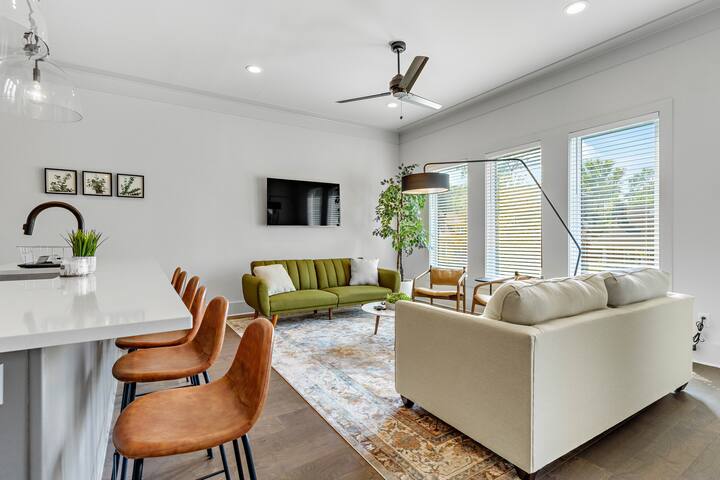 *SLEEPS 24* Keep the Secret *2 Units * 8BR* 8BA*3 gallery image 4