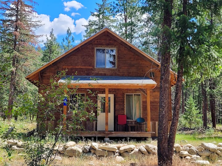 Mazama Trails Kidds Cabin! 200 ft from Ski Trail! Cabins for Rent in