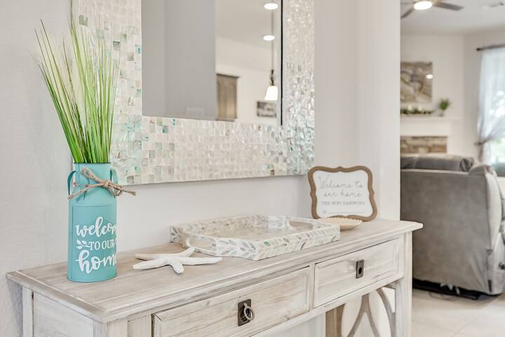 ★Private Modern Pool Home ★ Backyard Vibes + More! gallery image 4