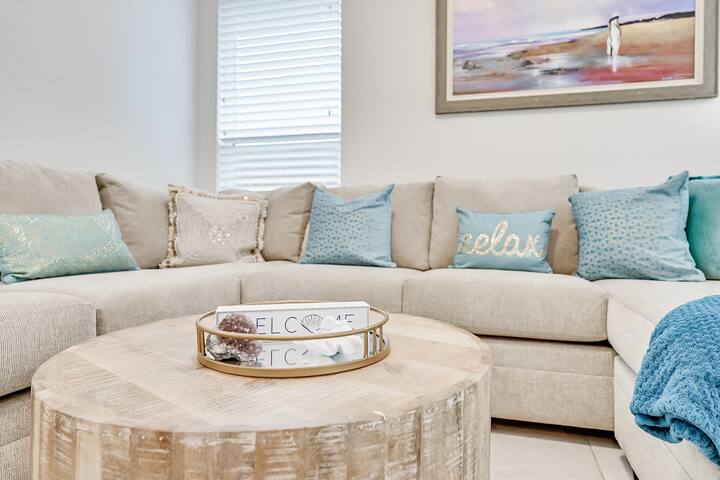 ★Private Modern Pool Home ★ Backyard Vibes + More! gallery image 3