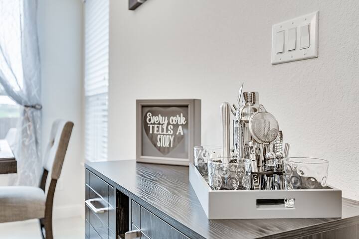 ★Private Modern Pool Home ★ Backyard Vibes + More! gallery image 5