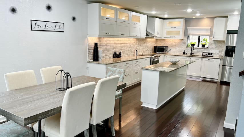 Waterfront Bliss | Family-Friendly Retreat |Austin gallery image 2