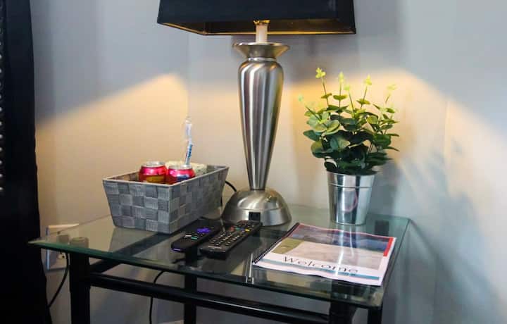 Добре дојдовте во вашиот дом далеку од дома! Книга за гости за да се запознаете.