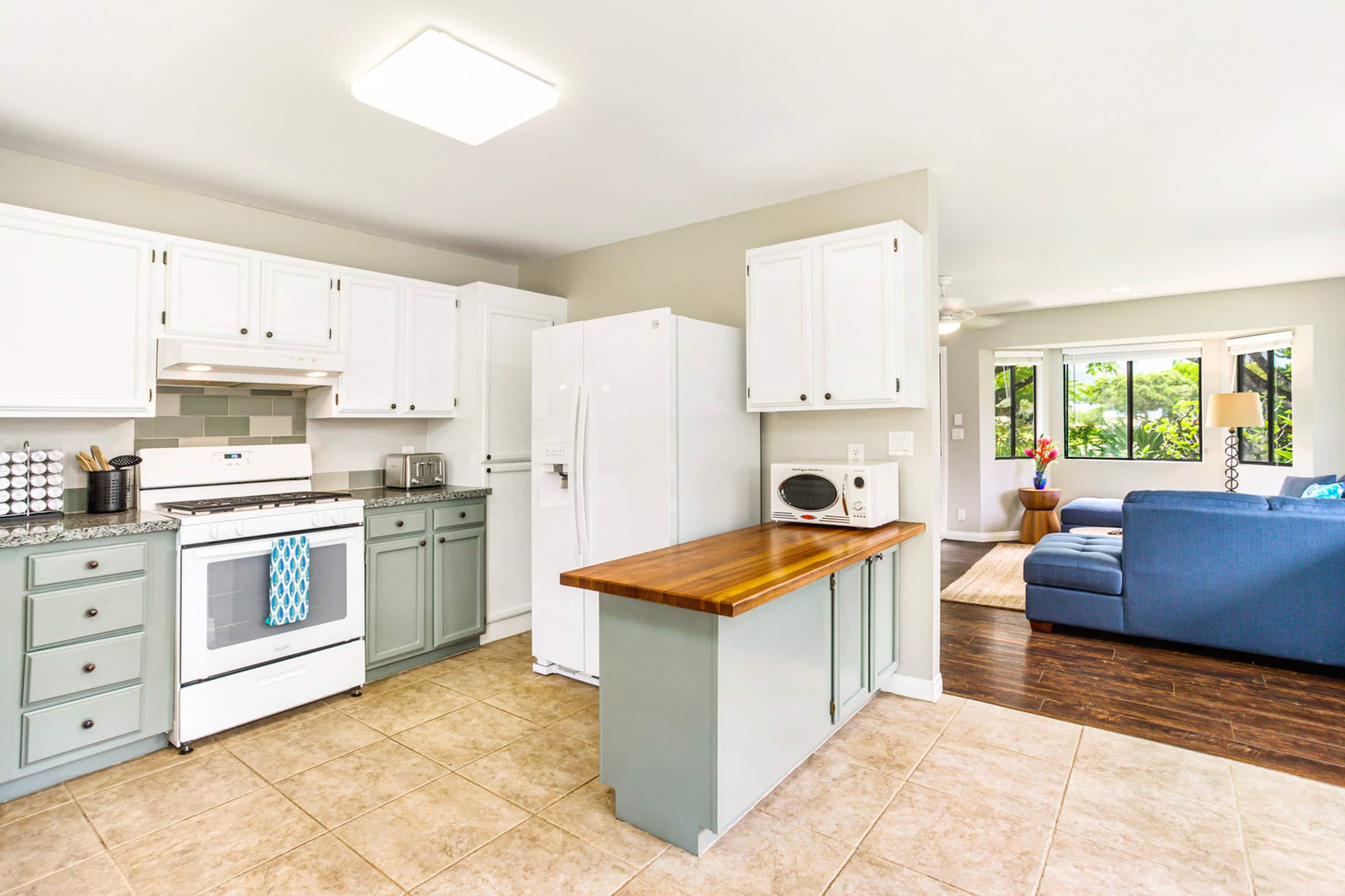 Newly updated 3bdrm - walk to shops & park -AC - Photo 7