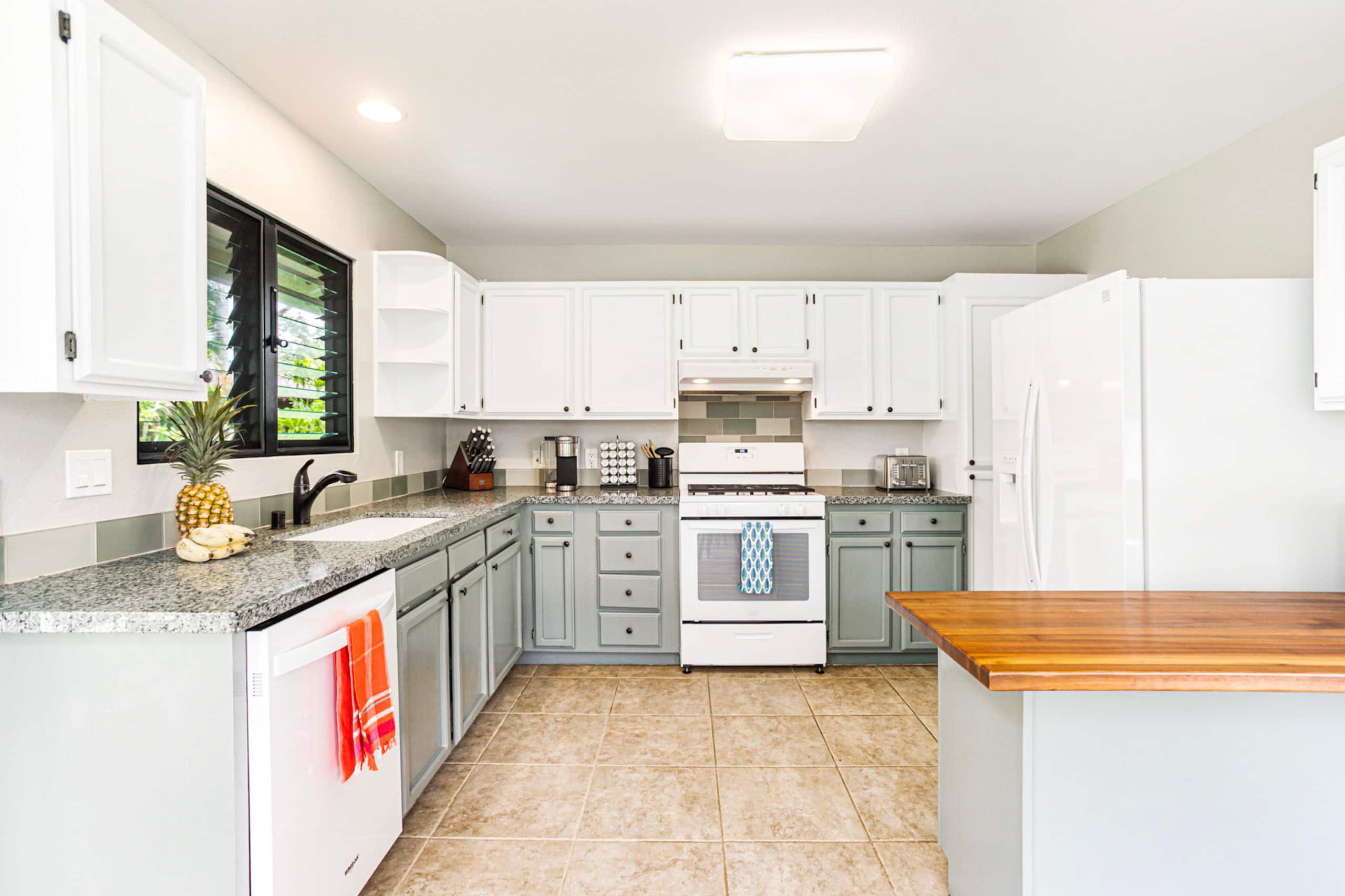 Newly updated 3bdrm - walk to shops & park -AC - Photo 6