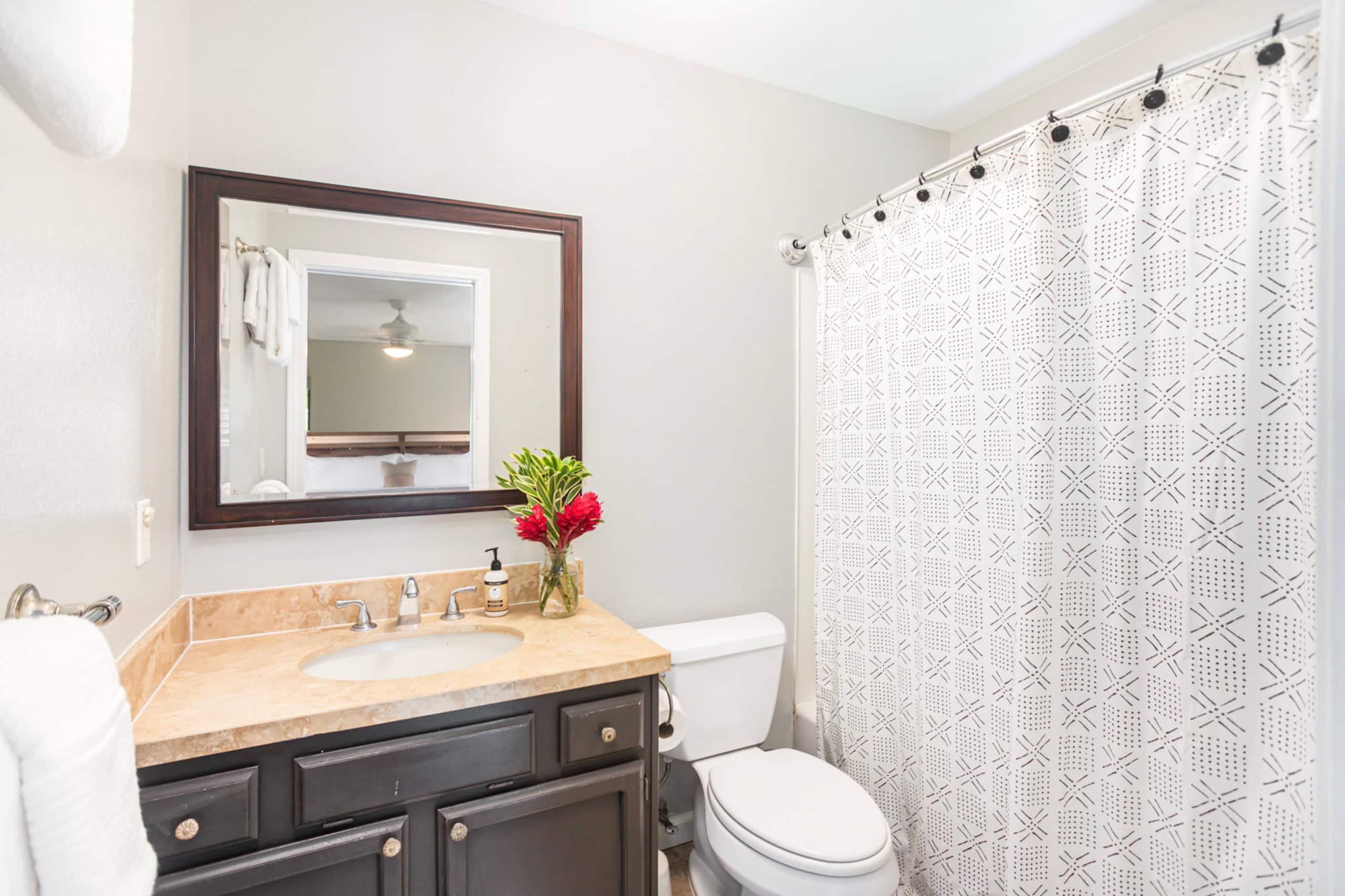 Newly updated 3bdrm - walk to shops & park -AC - Photo 17