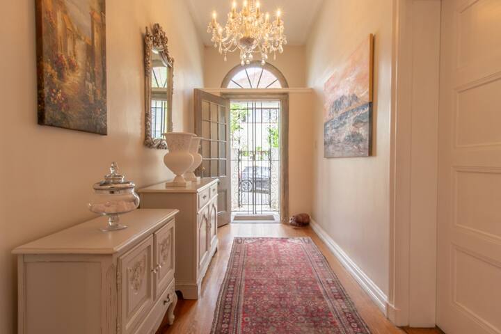 Rhonda’s Manor in Fresnaye – Perfect Location gallery image 5