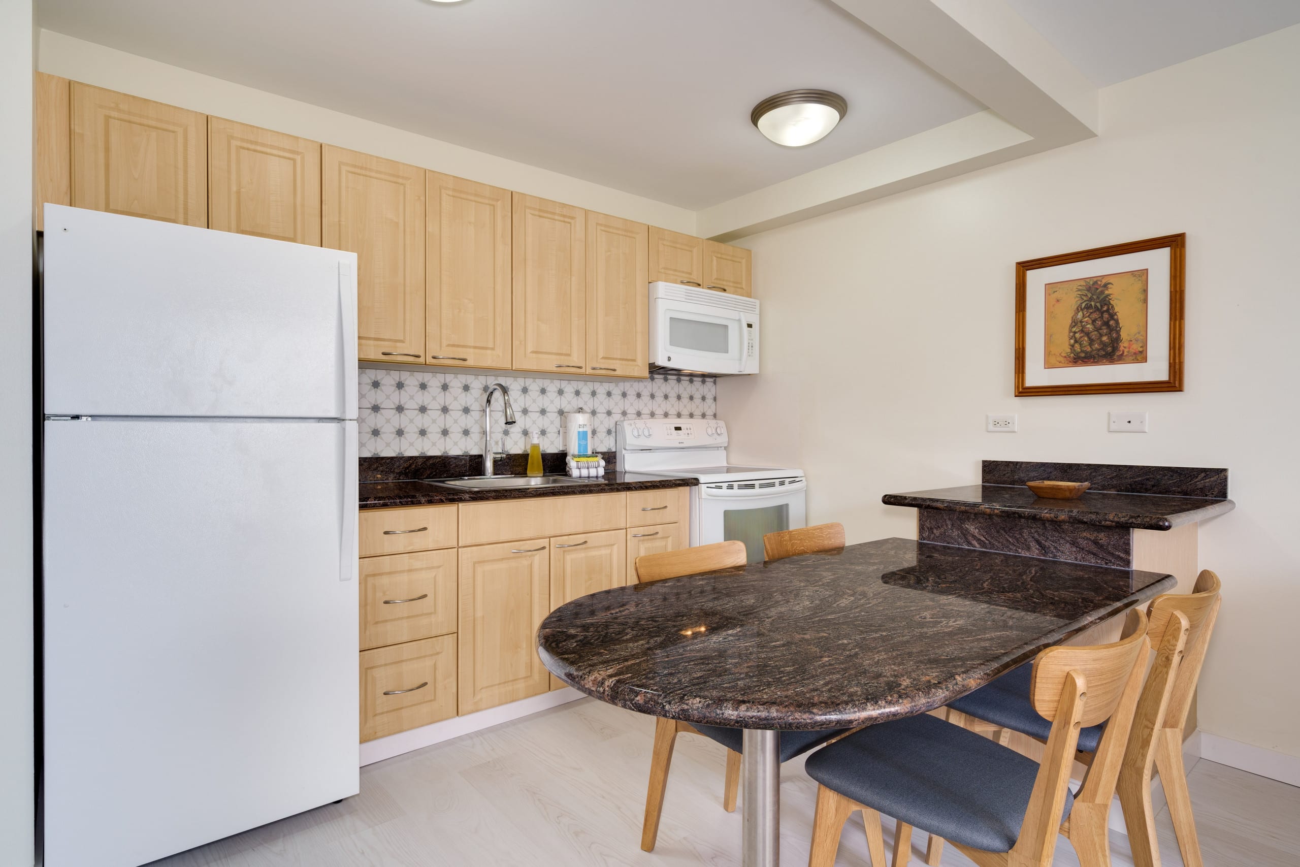 Condo in Honolulu · ★4.68 · 1 bedroom · 2 beds · 1 private bath - Image 9