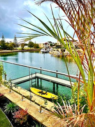 Sandpiper Island Tranquil Waterfront Views & Jetty gallery image 2